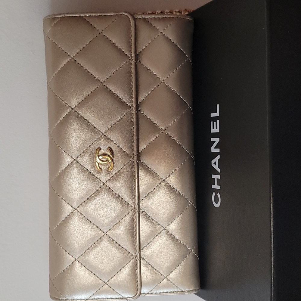 Chanel gold matelasse bifold lambskin wallet with box